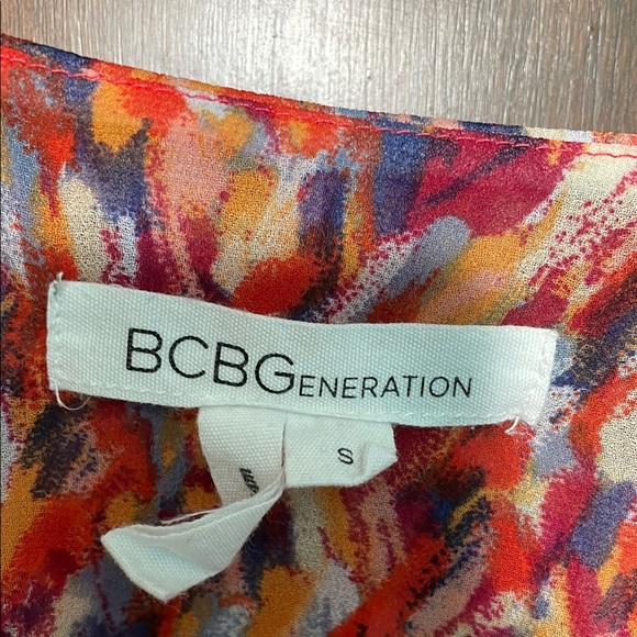 Colorful Abstract Women's Top With Open Back - Picture 2 of 3